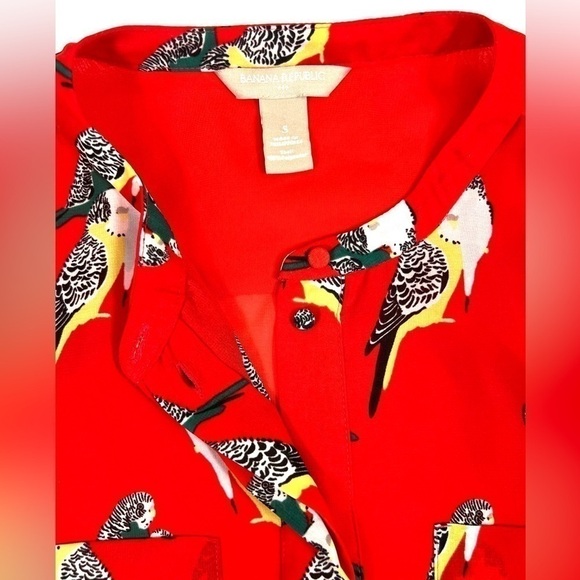 BANANA REPUBLIC Women’s Red Chiffon
Parakeet Birds Sheer Blouse Size Small - Picture 7 of 12